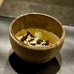 パルコ フィエラ - ❿白甘鯛とキノコの出汁スープ
      ～白甘鯛、天然のキノコ（ナラ茸、天然舞茸、ハナイグチ）も山菜もご主人が自ら採ってきたキノコの出汁がシンプルで深い味わい。