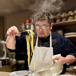 パルコ フィエラ - 熱々の湯気がたちのぼるパスタ