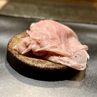 パルコ フィエラ - ⓬フリット
                      ～熱々のフリットに透けて見えるくらいに薄いカモコッロ（豚の首で作ったハム）が包むように置かれ、何とも上品なビジュアルが想像を掻き立てる。