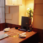 Yakiniku Toraji - ２～4名様用テーブル席。