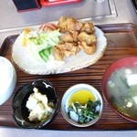 Ajishou Satsuki - 唐揚げはジューシーを閉じ込めて熱々でやってきたぞんめしや味噌汁副菜までが美味しいパラダイス