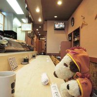 松寿司 - きれいなお店だね～
                    ランチタイムのお得なメニューは２種類。
                    にぎりのセットとちらしずしのセットだよ。
                    ボキらはにぎりのセットにしました。
