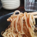 濃麺 海月 - 和え玉の麺リフト