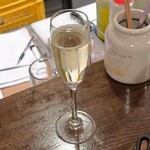 トリワイン ＰＩＫＯＳＨＨＨＵ - スパークリングワイン