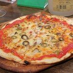 トリワイン ＰＩＫＯＳＨＨＨＵ - 自家製生地のピザ