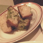 洋食katsui - ガーリックトースト