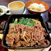 ざくろ 銀座店 - 国産牛ロース すき焼き