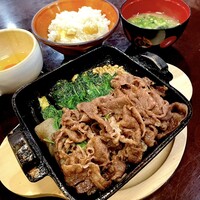 ざくろ 銀座店 - 国産牛ロース すき焼き