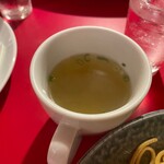 南海飯店 - やわらかい焼ソバのスープ