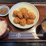 食事処こめや -  メガ盛りチキンカツ定食 605円（追加料金なしでご飯大盛り）