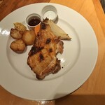 マーケットレストランAGIO 新宿店 - 九州産みつせ鶏の炭火焼・ローズマリー風味です。