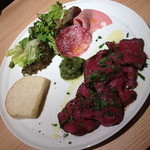 カルテット - 徳島県産阿波牛のローストビーフプレートランチ（１，３００円）これにコーヒーor紅茶がつきます。カットが細かくなり食べやすくなりました。２０１４年５月