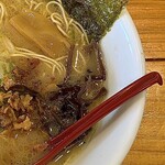 麺屋 だいくう - 【Bセットメニュー】¥1050円　　　　　　　　　　　　　　　　　　　　　　　　　　　　博多中華そば＋タレ唐揚げ丼のラーメン　右
