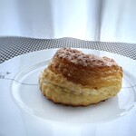 コウメベーカリー - 料理写真:◆紅玉のアップルパイ(291円）・・全粒粉入りのパイ生地はサクサク食感、 紅玉の軽い酸味もよく美味しいとの感想。