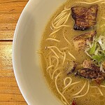麺屋 だいくう - 【Bセットメニュー】¥1050円　　　　　　　　　　　　　　　　　　　　　　　　　　　　博多中華そば＋タレ唐揚げ丼のラーメン　左