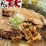 麺屋 だいくう - 【Bセットメニュー】¥1050円　　　　　　　　　　　　　　　　　　　　　　　　　　　　博多中華そば＋タレ唐揚げ丼のラーメン