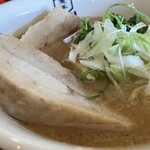 煮干ガッツ - 肉厚なチャーシュー