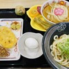 はなまるうどん - 温玉ぶっかけとレンコン天、唐揚げ、にこはなうどん