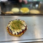 さくら - 目の前におかれて、鰹節粉　青のりをかける