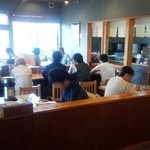 麺屋　我龍 - 平日の12時前にお客さんいっぱいです