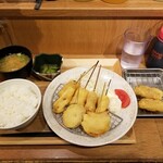 串かつ でんがな - 串かつA定食。