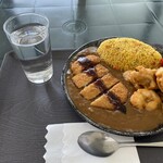 カイザーベルクビワコ - カツカレー＋唐揚げトッピングで2000円。スプーン入れるとカレーが決壊します(笑)