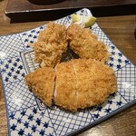 かつ吉 渋谷店 - 綺麗なきつね色に揚がっています。