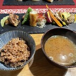 お野菜懐石＆organic cafe～manaya（安曇野）～ - 玄米小豆ご飯とお味噌汁、野菜プレート