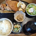 どんどん焼き食い処 けやき - アジフライと鶏唐定食
