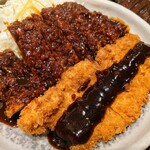 名古屋名物 みそかつ 矢場とん 大阪松竹座店 - 令和6年11月 営業時間(11:00〜20:30)
                                わらじとんかつ御膳 税込2110円
                                ロースとんかつ200g、ご飯、キャベツ、みそ汁、おばんざい2種、漬けもの
                                ご飯、キャベツお替り無料