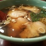 紅菜館  - チャーシュー麺♪横から♪