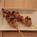 Hakata Mangetsu - 焼き鳥のネギ間（左）、モモ（右）