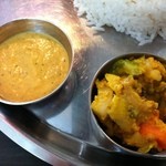 マチャプチャレ - ダルバートタルカリランチ　アチャール（和え物）・マスタード？