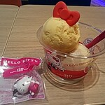 サーティワンアイスクリーム - 料理写真:ハローキティバースデーダブルカップ・スモールダブル
