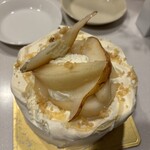 パティスリー リョーコ - 洋梨自体も甘くて果汁滴りまさに食べ頃です
