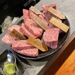 肉バルmoTTon - 赤身盛り合わせ