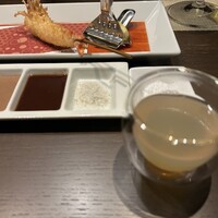 銀座 六覺燈 神楽坂店 - 車海老としじみのスープ。