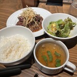 肉とワインの酒場 新宿 Wolfun - 国産牛フィレステーキ　シングル80gランチ