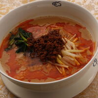 翡翠宮特製担々麺