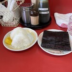 南京ラーメン 黒門 - おにぎりと焼海苔。