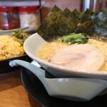 町田商店 - ラーメン＋のり５枚＆半チャーハン