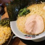町田商店 - ラーメン＋のり５枚＆半チャーハン
