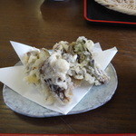 二八そば ひらい - まいたけ天ぷら、ぜんまいとタラの芽付き４００円
