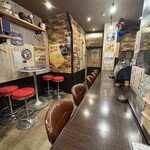 なんでやねん - お店内観　カウンター多いので1人飲みも安心^^