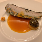 ラ・ベ - カサゴとエストラゴン香る野菜のファルシー サフラン風味のジュ サザエ ルイユ