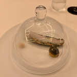 ラ・ベ - カサゴとエストラゴン香る野菜のファルシー サフラン風味のジュ サザエ ルイユ