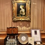 ラ・ベ - 食べログアワードなどトロフィー類の展示