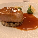 ラ・ベ - 仔牛ロースのエピスロティ マレンゴソース ハーブとジャガイモのニョッキ 赤パプリカのコンポテ