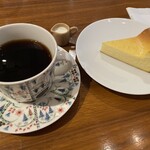 コトナコーヒー - NYチーズケーキを添えて