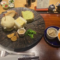 日本料理　北乃路 - 洋風　各種パンが提供されます